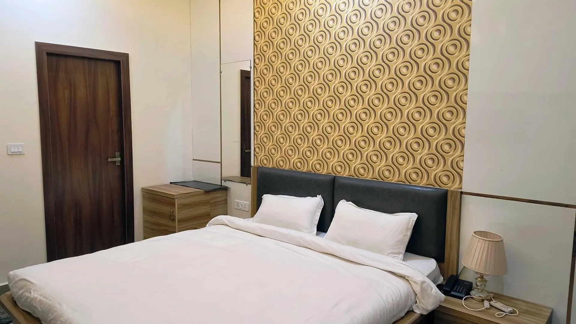 Hotel Collection O Taj East Metro Station Formerly Prem Villas Home Stay Agra
