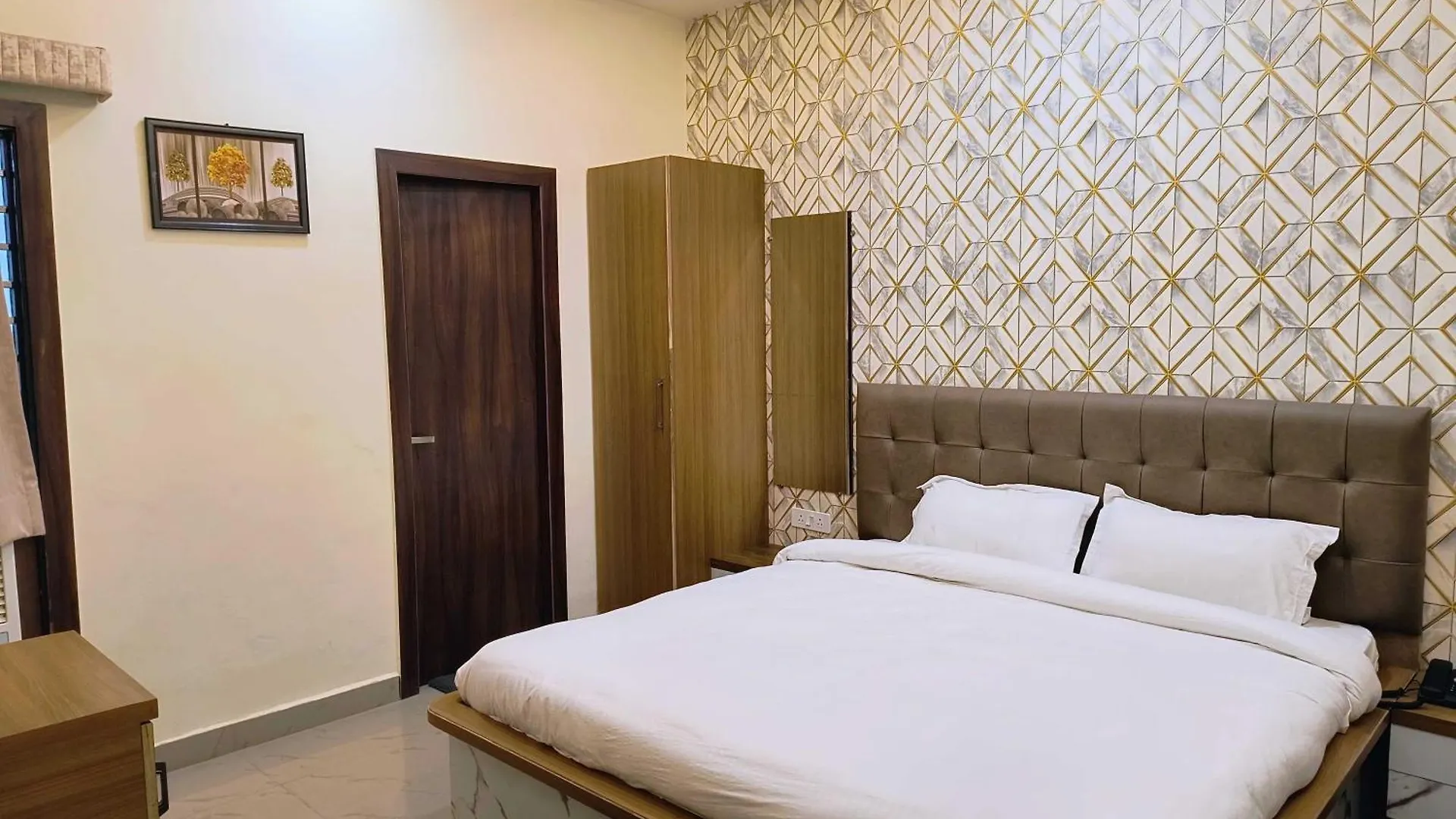 Collection O Taj East Metro Station Formerly Prem Villas Home Stay Agra  Agra (Uttar Pradesh)