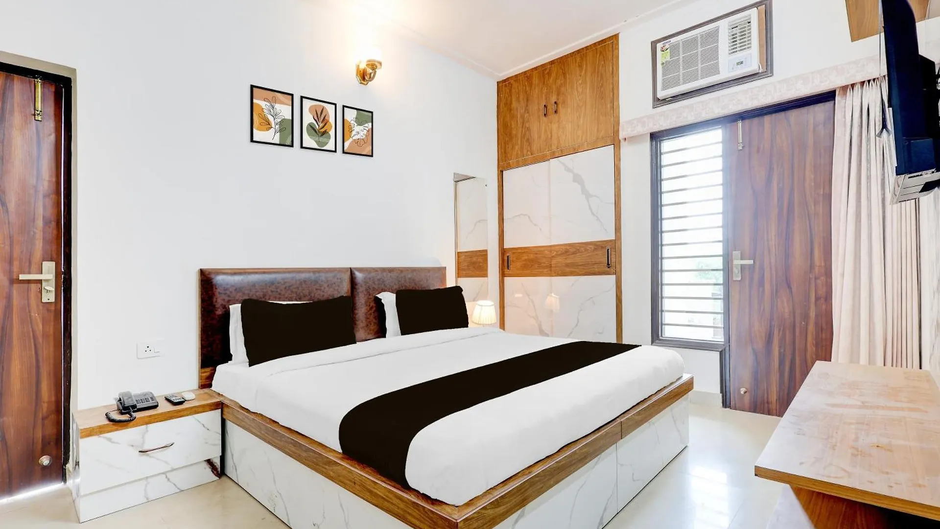 Collection O Taj East Metro Station Formerly Prem Villas Home Stay Agra  Hotel