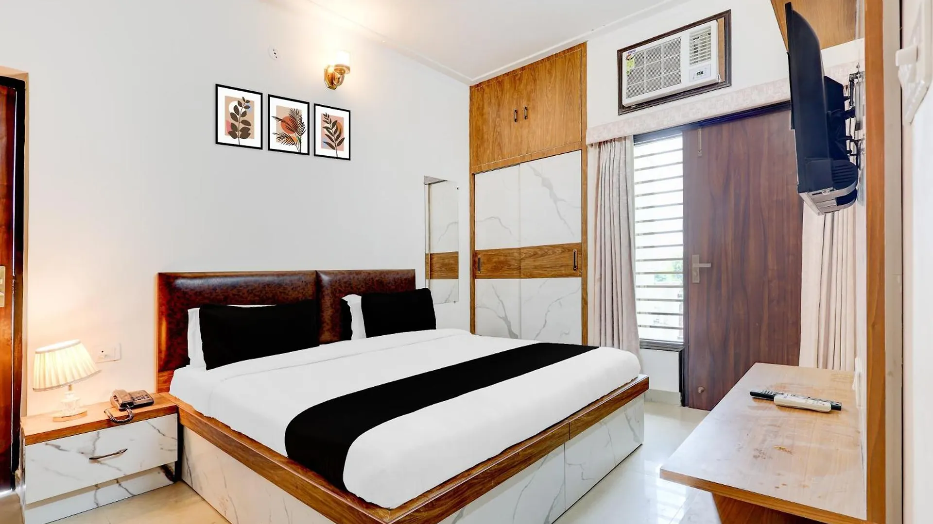 Collection O Taj East Metro Station Formerly Prem Villas Home Stay Agra