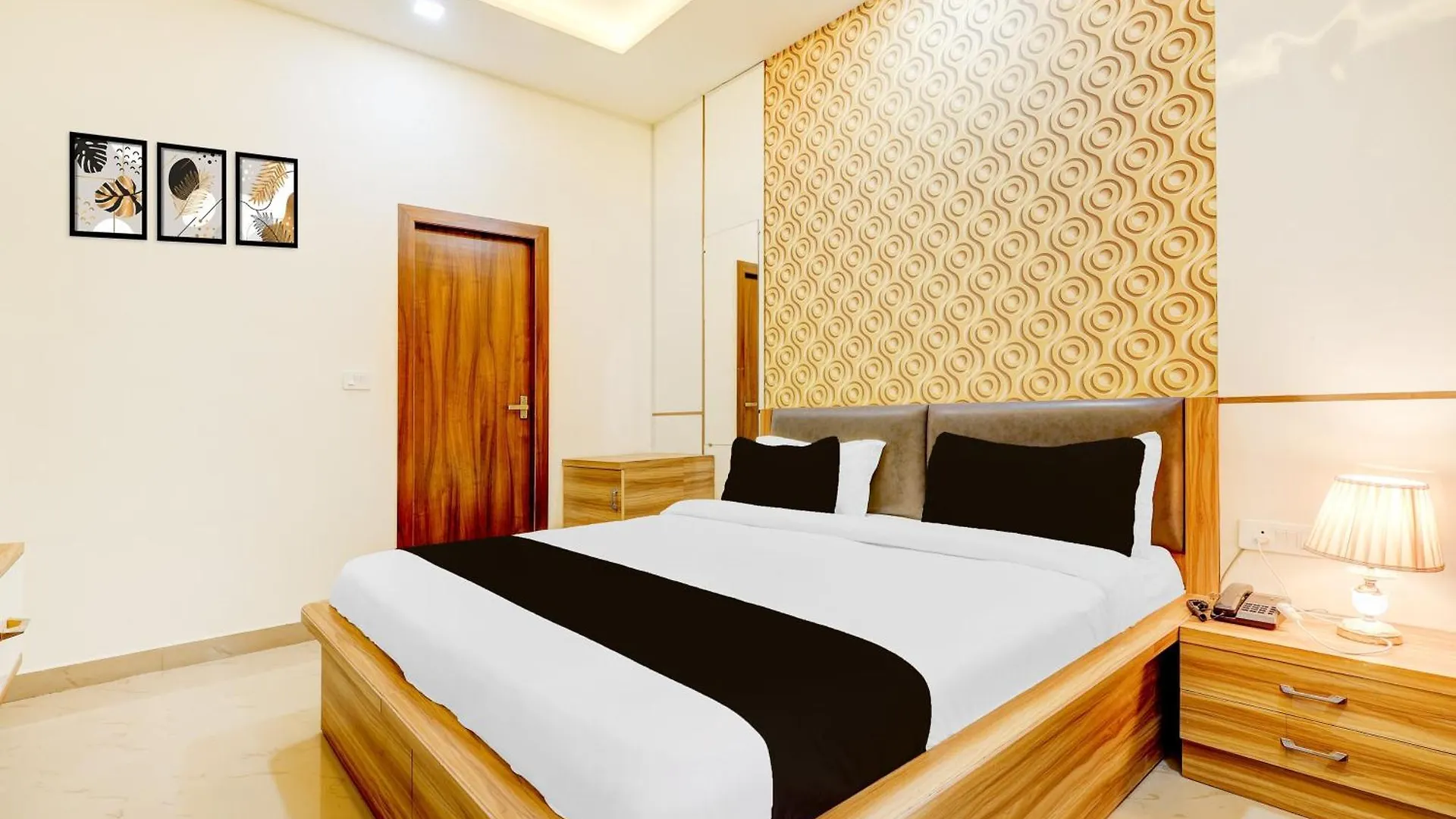 *** Hotel Collection O Taj East Metro Station Formerly Prem Villas Home Stay Agra  India